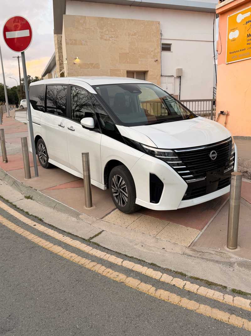 Nissan Serena 2,0L 2024