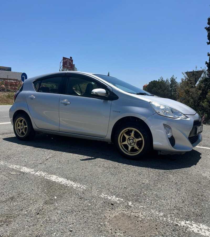 2015 Toyota Aqua 1,5L 2015 Cyprus
