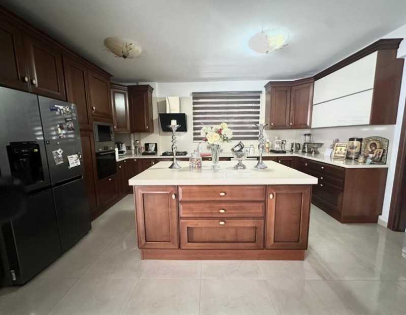 4-bedroom detached house for sale