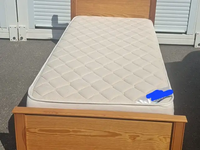 Single bed with mattress, Επαρχία Λεμεσού — Λεμεσός - Ομόνοια