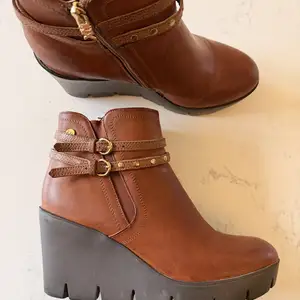 Brown wedge ankle boots size 39, Επαρχία Πάφου — Πέγεια