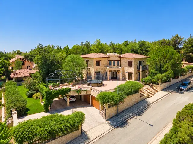 7-bedroom villa for sale, Limassol — Souni