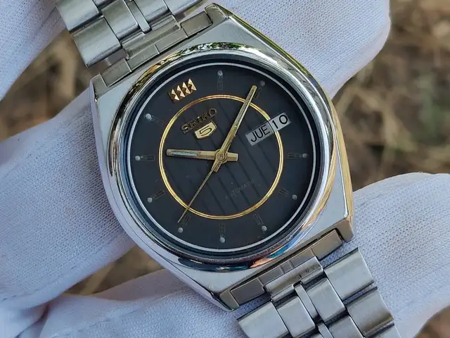 Vintage seiko 5 7009-3131 automatic mens watch black gold dial original bracelet, Limassol — Limassol - Linopetra