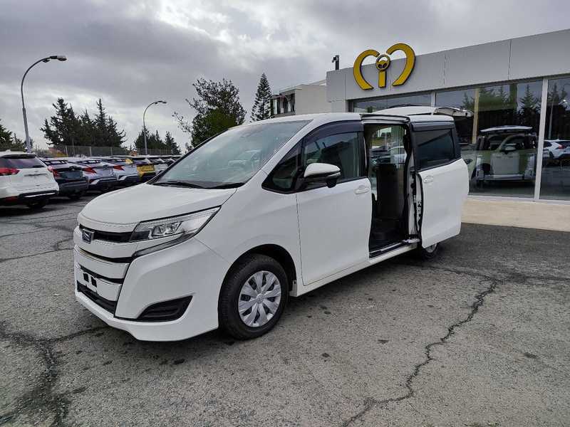 2020 Toyota Noah 2,0L 2020 Cyprus
