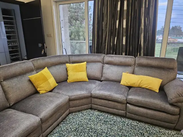 Natuzzi corner sofa, Limassol — Ypsonas