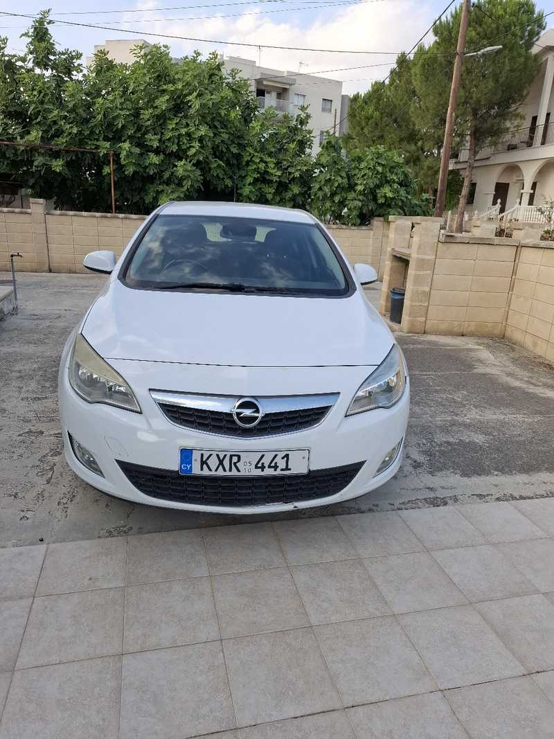 2010 Opel, Vauxhall Astra 1,6L 2010 Cyprus