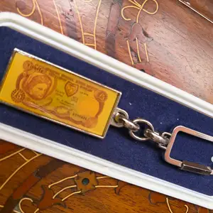 Vintage 1990s silvertoned souvenir keychain featuring 5 pounds cyprus banknote, Paphos — Paphos - Agios Theodoros