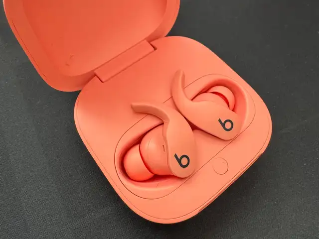 Beats by dre powerbeats fit - wireless earbuds - coral, Limassol — Limassol - Agios Ioannis