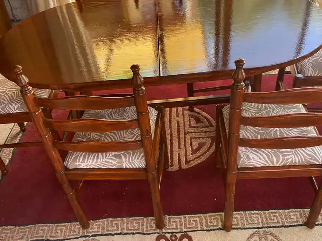 6 dining room chairs and extendable table, Paphos — Nikokleia