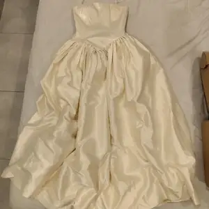 Unused xs wedding dress hand tailored gorgeous ivory νυφικό καινούργιο, Limassol — Germasogeia