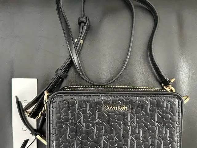 Calvin klein cross body bag, Larnaca — Meneou