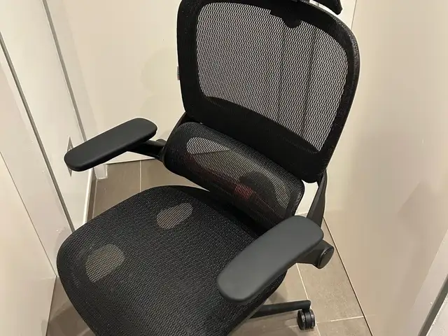 Office chair sihoo b100, Limassol — Agios Tychon