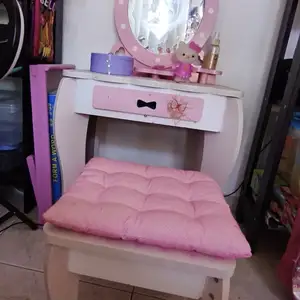 Dressing table for little girls, plus a chair with a cushion, for 8. Second-han, Επαρχία Αμμοχώστου — Παραλίμνι