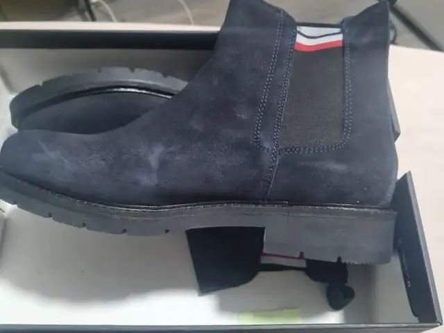 Tommy Hilfiger Boots, Επαρχία Λευκωσίας — Λευκωσία - Λυκαβηττός