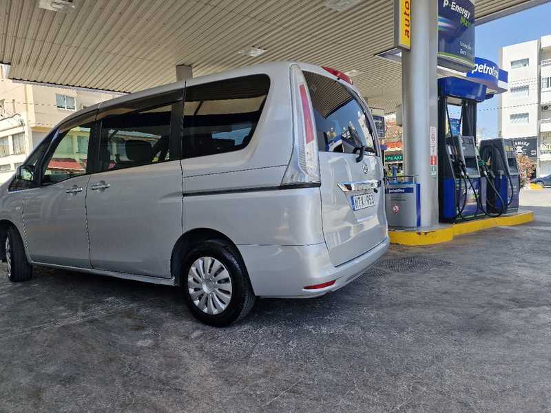 2013 Nissan Serena 2,0L 2013 Cyprus