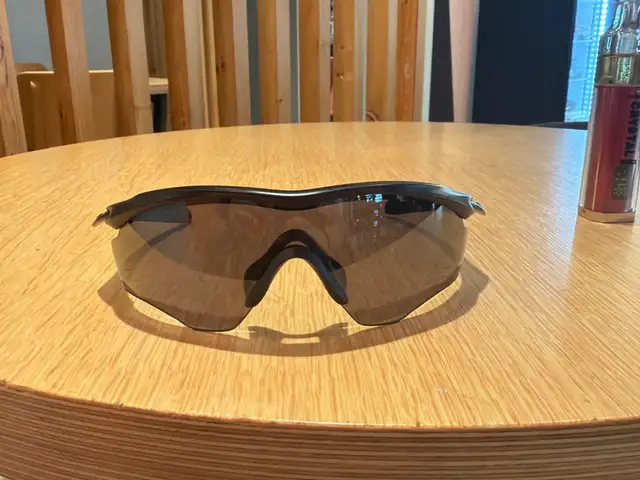 Oakley m2, Nicosia — Dali