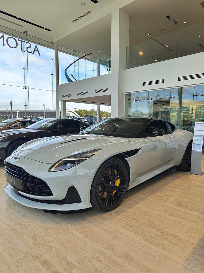 Aston Martin DB12 4,0L 2025