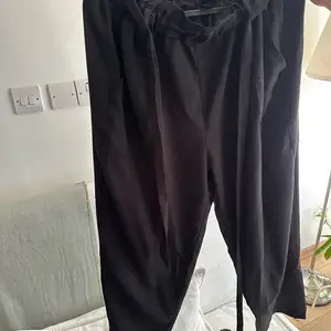Black pants, Nicosia — Aglantzia
