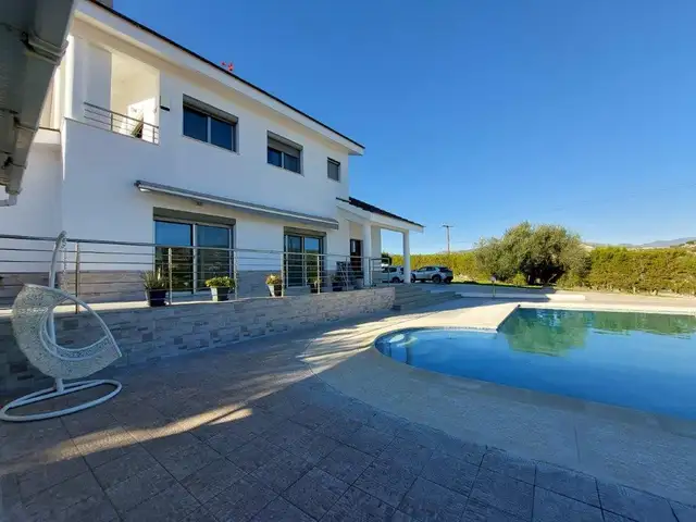 6-bedroom detached house to rent, Επαρχία Λεμεσού — Παλόδεια