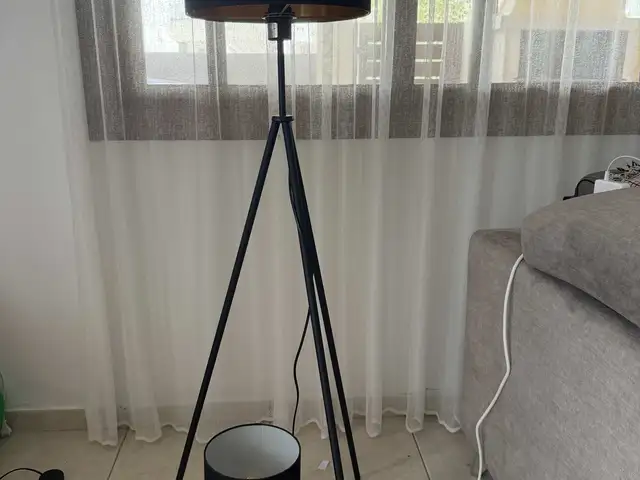 Modern tripod floor lamp black & gold, Επαρχία Πάφου — Universal