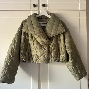 Khaki crop puffer coat, Επαρχία Λεμεσού — Πολεμίδια - Ανθούπολη