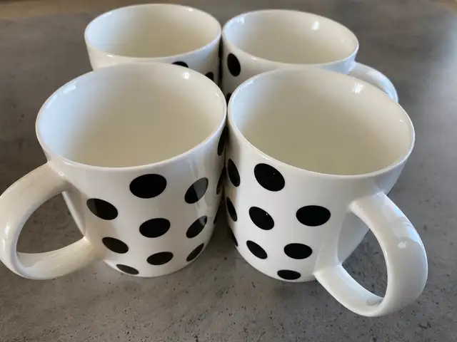 Set of 4 black and white polka dot ceramic mugs, Επαρχία Λευκωσίας — Άγιοι Ομολογητές