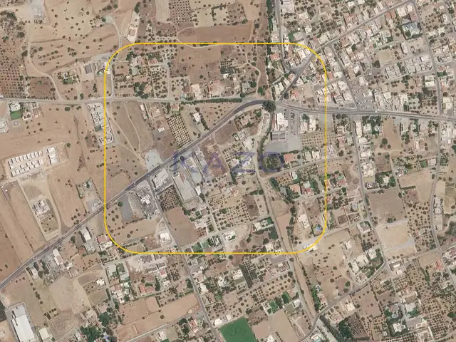 Spacious commercial building in ypsonas on large plot, Limassol — Ypsonas