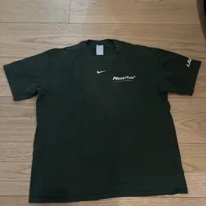 Nike nocta tshirt, Επαρχία Λευκωσίας — Λατσιά - Άγιος Ελευθέριος