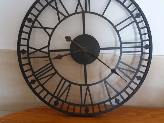 Clocks, Larnaca — Mari
