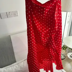 Red polka dot crop top and skirt, Nicosia — Aglantzia