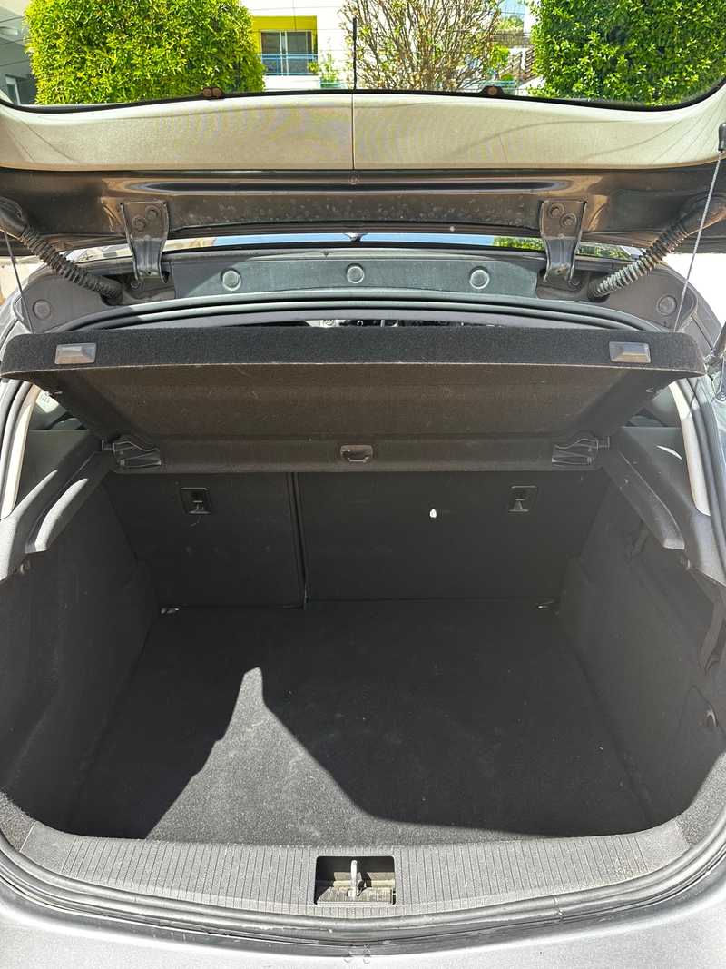 2010 Opel, Vauxhall Astra 1,6L 2010 Cyprus