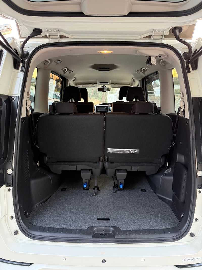 2021 Nissan Serena 2,0L 2021 Cyprus
