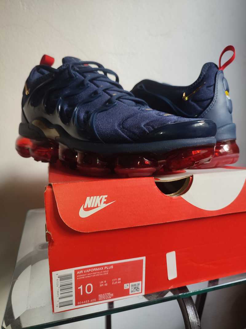 vapormax red blue gold