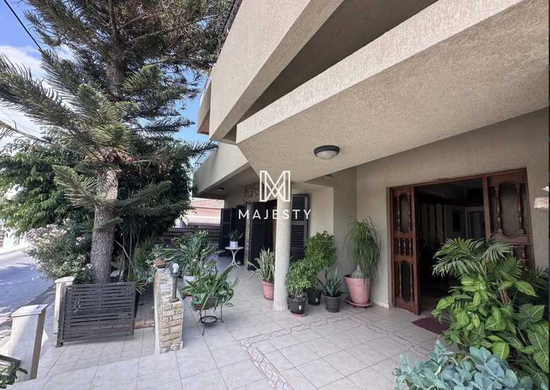 7-bedroom semi-detached for sale