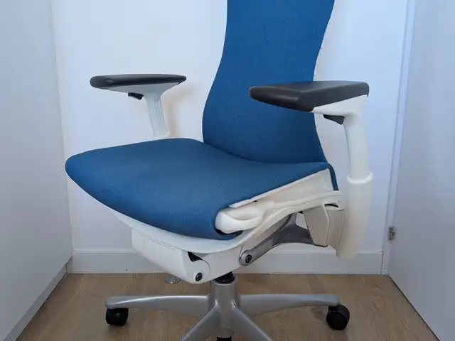 Herman miller embody office chair - white/titanium, blue grotto, Επαρχία Πάφου — Πάφος - Άγιος Πάυλος