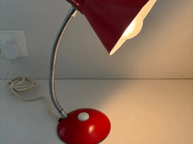 Vintage mid-century red gooseneck desk lamp | retro metal adjustable table light, Επαρχία Πάφου — Paphos - Άγιος Θεόδωρος