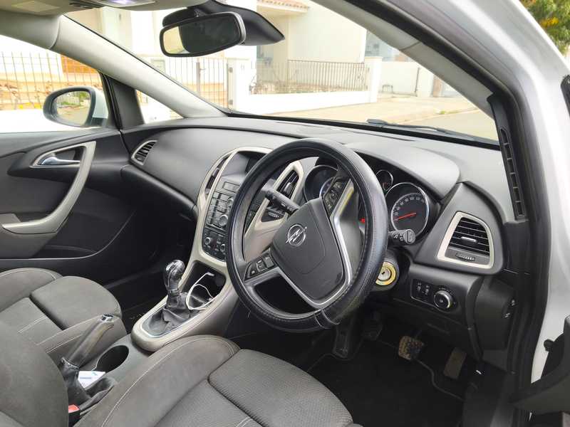 2011 Opel, Vauxhall Astra 1,4L 2011 Cyprus