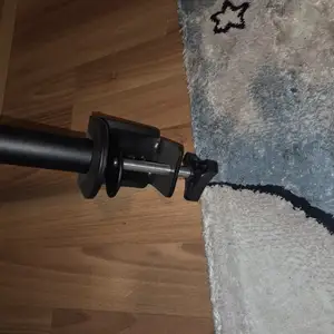 Three Monitor Arm + clamp, Επαρχία Λάρνακας — Λιβάδια Λάρνακας