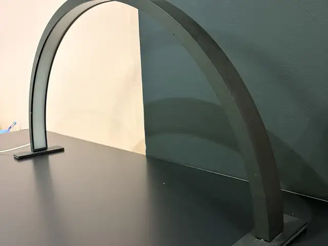 Big curved lamp for nails, Paphos — Chlorakas