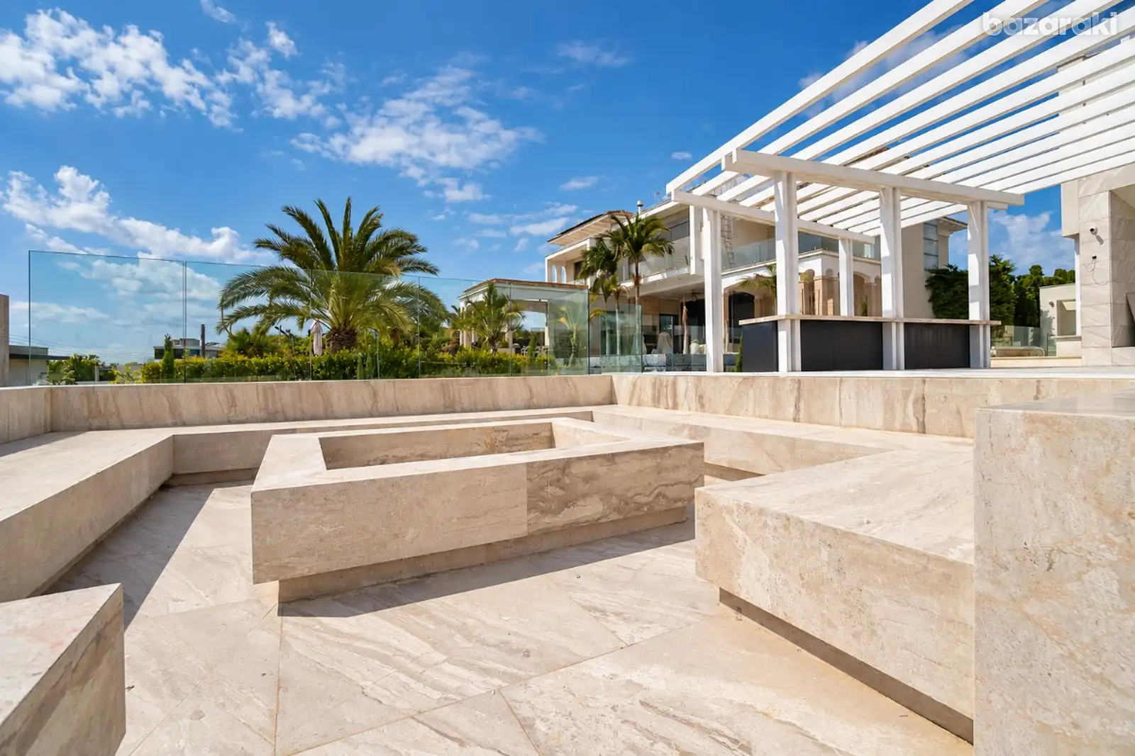 Villa, 8 bedrooms — 2