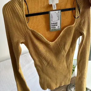 Yellow long sleeved top, Επαρχία Λευκωσίας — Αγλαντζιά