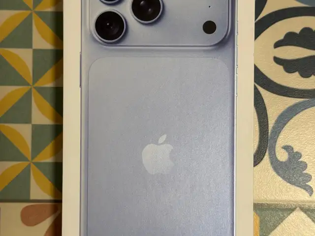 Apple iphone 18 pro max 2tb glacier brand new factory sealed 2 years warranty, Limassol — Limassol - Agios Antonios