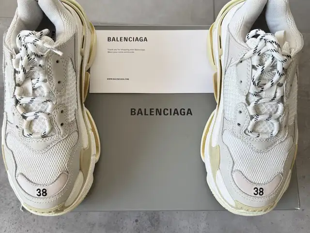 Balenciaga triple s, Επαρχία Λεμεσού — Άγιος Αθανάσιος
