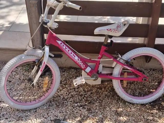 Pink BYOX kid bike, Limassol — Asomatos Lemesou