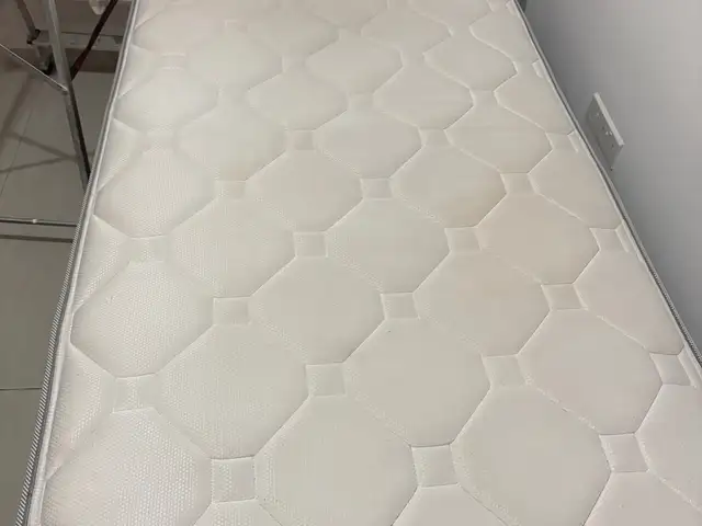 Bed mattress + cabinet, Επαρχία Λάρνακας — Λάρνακα - Αρχ Μακάριος ΙΙΙ