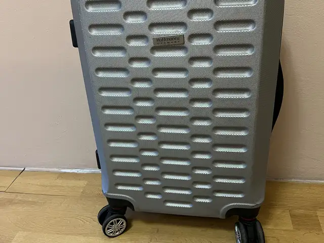 Travelling bag 56x37 material hard wheels excellent, Επαρχία Λευκωσίας — Άγιοι Ομολογητές