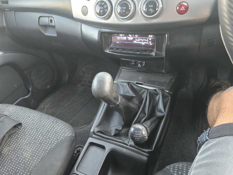 2015 Mitsubishi L200 2,4L 2015 Cyprus
