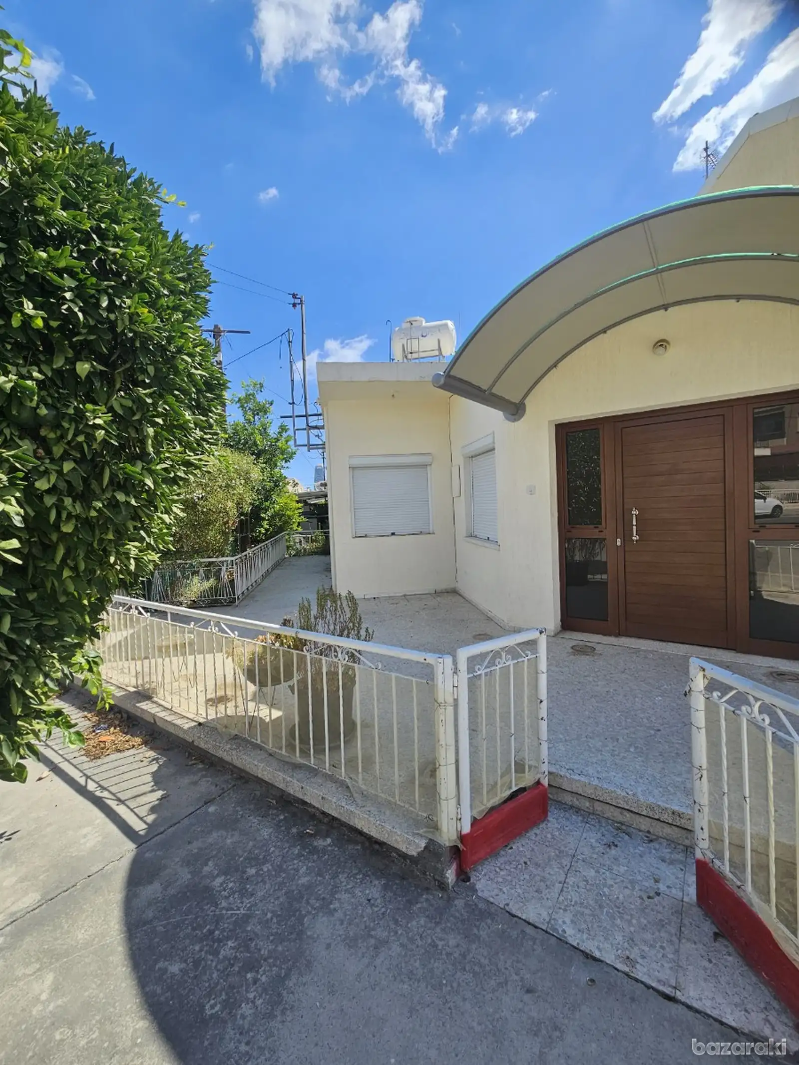 House, 3 bedrooms — 2