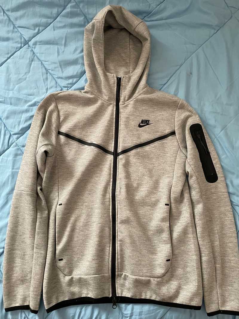 grey nike tech fleece small
