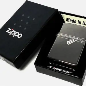 Vintage 2000s zippo oil lighter zipper design ice regular w/ case- made in japan, Επαρχία Πάφου — Paphos - Άγιος Θεόδωρος